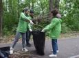 В Ульяновске на субботник вышли журналисты и сотрудники банков