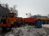 Ульяновские дорожники усиливают очистку остановок и пешеходных переходов