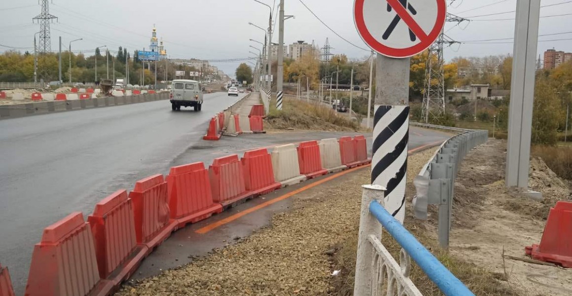 Временной путь. Дорожное движение за городом. Реконструкция моста Ульяновск. Дорожный знак путепровод. Реконструкция моста через Свиягу Ульяновск.