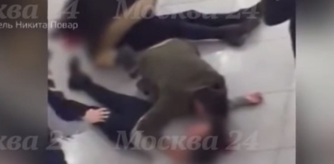 Смертельное селфи. Женщина сорвалась с четвертого этажа в ТЦ «Хорошо». Новые факты