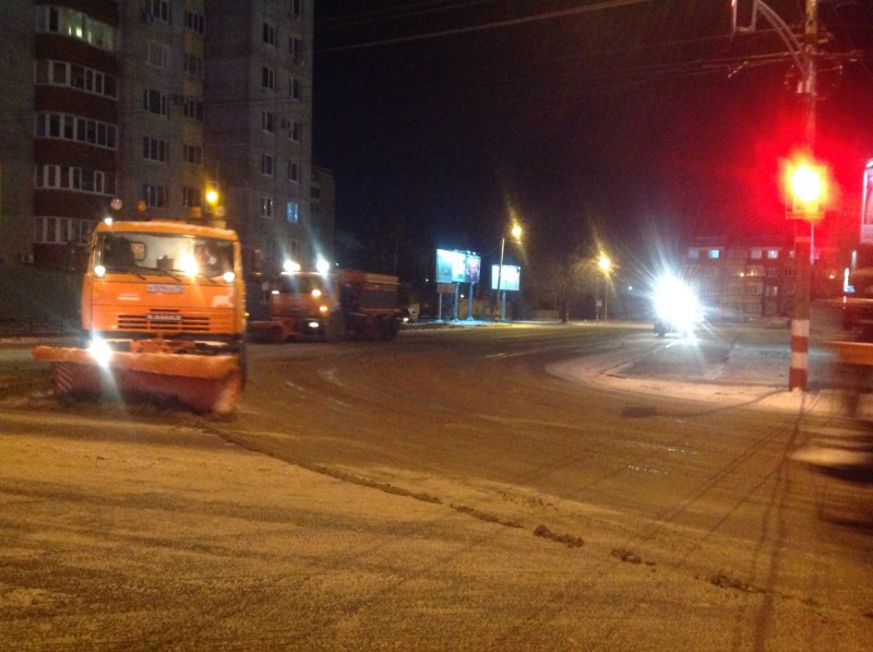 Дорожные службы Ульяновска устраняют последствия сильного снегопада